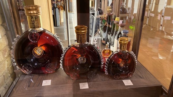 Hedonism Wines by null