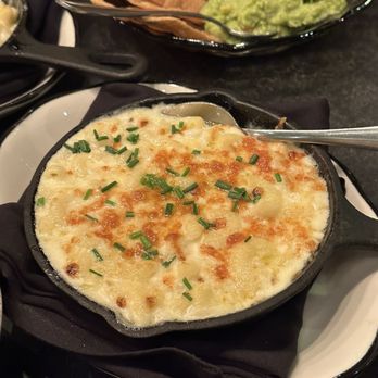 Fogon And Lions - Manchego Mac and Cheese @tiffhuangry - Cocktail Bars Near Me - Alpharetta, Georgia