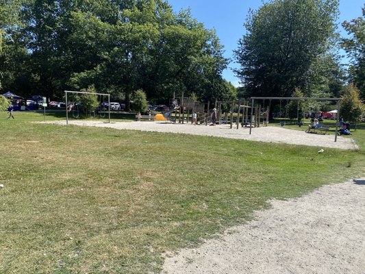 John Hendry Park (Trout Lake Park) by null
