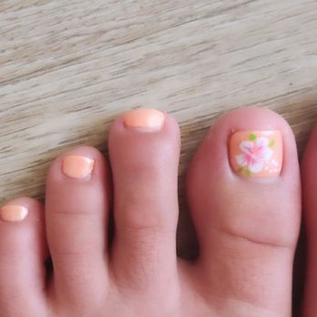 Tami-A Nails Salon - gel pedicure with flower - Nail Salons Near Me - Honolulu, Hawaii Tami-A Nails Salon - gel pedicure with flower - Nail Salons Near Me - Honolulu, Hawaii
