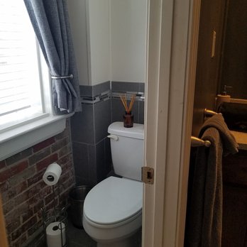 Hamilton House Inn - The Delia - separate water closet - Bed & Breakfast Near Me - West Monroe, Louisiana