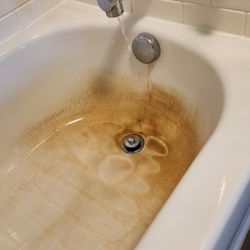 Staybridge Suites Rochester - Commerce DR NW - Stained tub with water running constantly in Room 237.What a joke for over $125/night.
