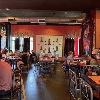 Todo Un Poco - Dinning Room - Pizza Near Me - Elk Grove, California Todo Un Poco - Dinning Room - Pizza Near Me - Elk Grove, California