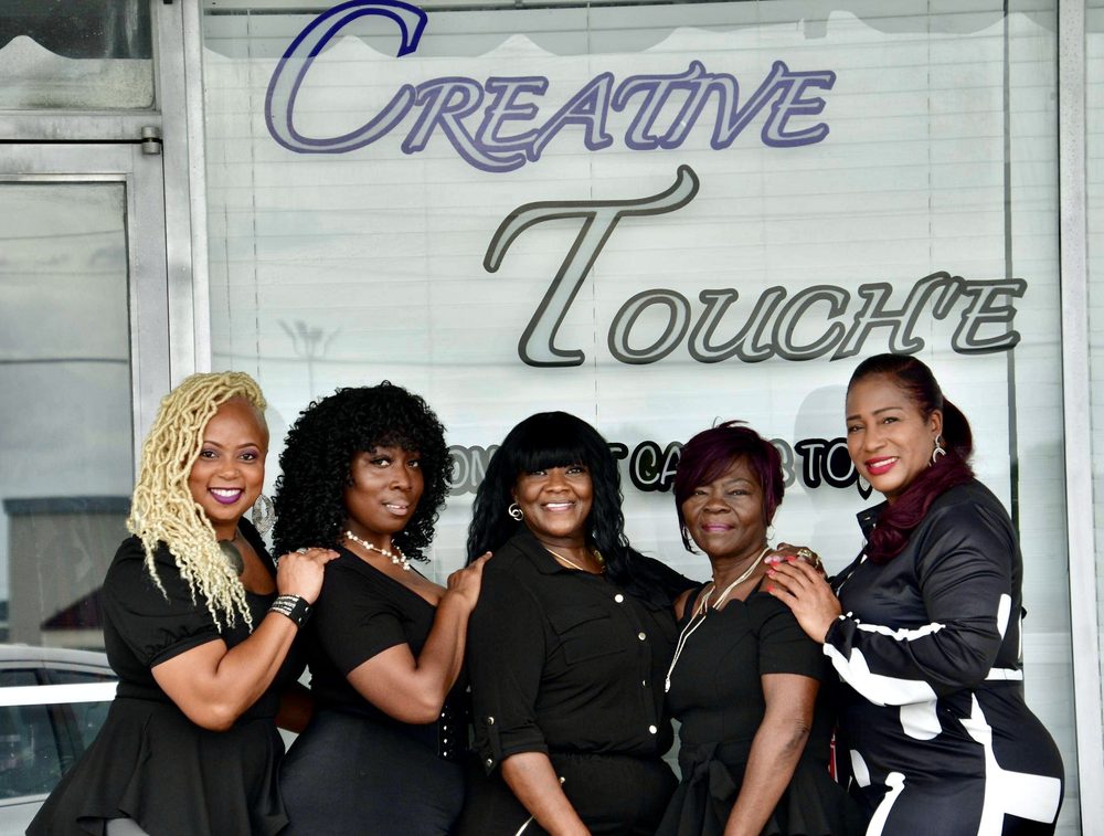 Creative Touch’e Salon Logo