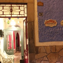 Ahuehuete Hostal Galería - entrando, a la derecha, está el café Hierbabuena