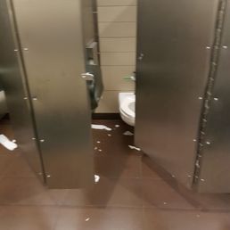 Ladies' bathroom - Cambridge Enroute - approximately 12:30 am September 3, 2017