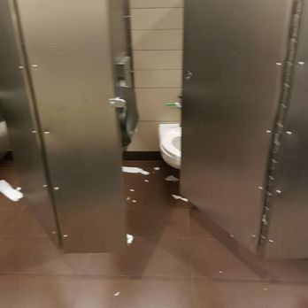 ONroute - Ladies' bathroom - Cambridge Enroute - approximately 12:30 am September 3, 2017 - Rest Stops Near Me - Cambridge, Ontario