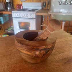 FOOTHILLS - Pestle and mortar made of an olive tree