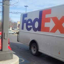 FedEx Ship Center - Couldn't have pulled up?  Needs some training or reassignment.