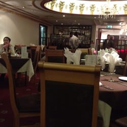 Aagrah Restaurant - Decor...Spacious!