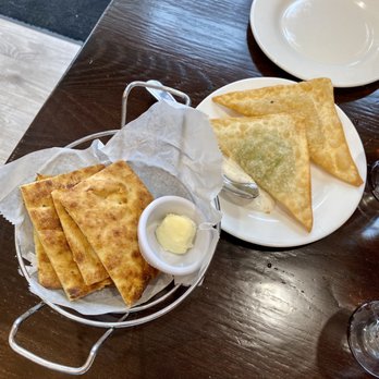 Kandahar Afghan Kitchen - Naan basket and bolani appetizer, leeks and spicy potatoes with yogurt - Afghan Near Me - Baltimore, Maryland