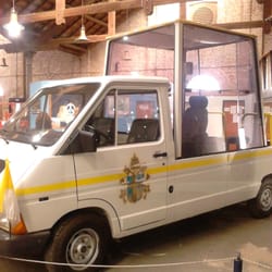 Museo de la Industria - El Papa Móvil