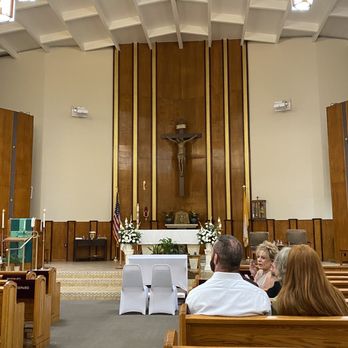 Saint Thomas the Apostle Catholic Church - The wedding altar - Churches Near Me - Riverside, California Saint Thomas the Apostle Catholic Church - The wedding altar - Churches Near Me - Riverside, California