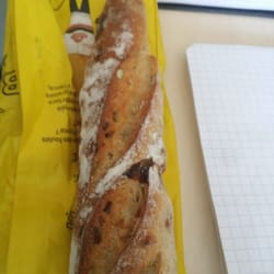 Boulangerie Maison Perrin - Ficelle noisettes raisin excellente et seulement à 95 cts