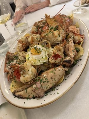 Lobito de Mar Marbella. El bar resalao de Dani García by null