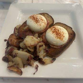 Keke's Breakfast Cafe - Eggs Benedict in gf toast. - Breakfast & Brunch Near Me - Fort Worth, Texas Keke's Breakfast Cafe - Eggs Benedict in gf toast. - Breakfast & Brunch Near Me - Fort Worth, Texas