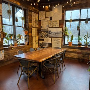 Blüm Coffee Garden - seating - Coffee & Tea Near Me - Greenfield, Wisconsin