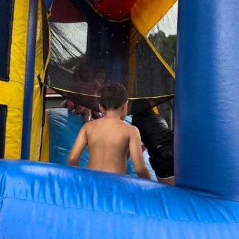 Windward Jump and Slide - Non stop entertainment for these kiddos. - Party Equipment Rentals Near Me Windward Jump and Slide - Non stop entertainment for these kiddos. - Party Equipment Rentals Near Me