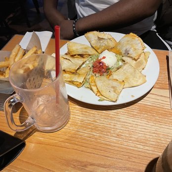 Chili's - Chicken quesadilla - American Near Me - Newburgh, New York Chili's - Chicken quesadilla - American Near Me - Newburgh, New York