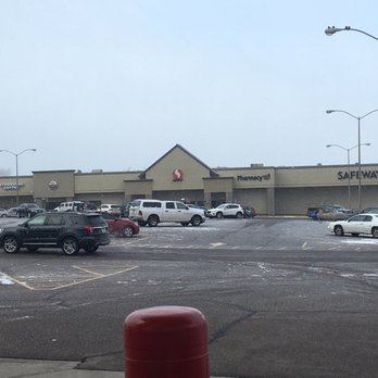 Safeway - a parking lot full of cars - Grocery Near Me - Denver, Colorado Safeway - a parking lot full of cars - Grocery Near Me - Denver, Colorado