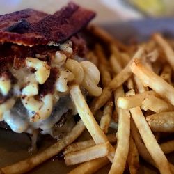 Buffalo Wild Wings - Mac & Cheese Burger