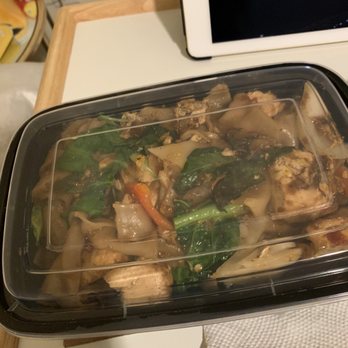 Thai Smile - N-3 Drunken Noodles Dinner - Thai Near Me - Hamden, Connecticut Thai Smile - N-3 Drunken Noodles Dinner - Thai Near Me - Hamden, Connecticut