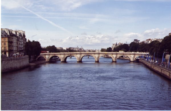 Square du Vert-Galant by null