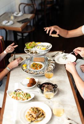 Queen's Raw Bar & Grill by null