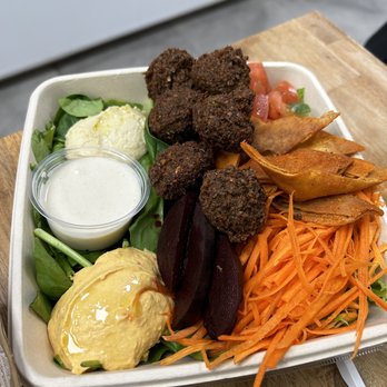 Chefhyve - Falafel salad - Fish & Chips Near Me - Vancouver, British Columbia Chefhyve - Falafel salad - Fish & Chips Near Me - Vancouver, British Columbia