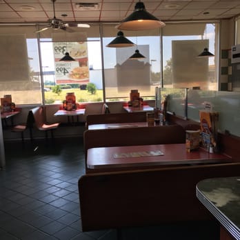 Huddle House - Inside. - Breakfast & Brunch Near Me - Tupelo, Mississippi