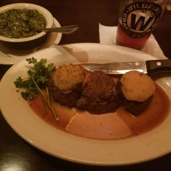 Wildfire - Filet sampler, I had parmesan, mushroom and horseradish... they were ALL delicious - American Near Me - Lincolnshire, Illinois
