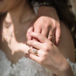 Oval-shaped diamond with nova band and matching yellow gold wedding bands
