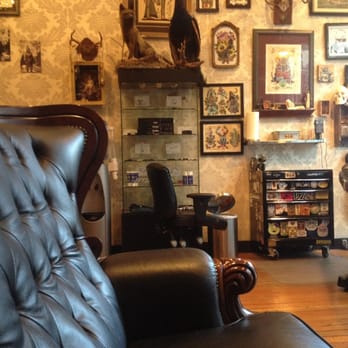 Pacific Rose Tattoo - Waiting area.. - Tattoo Near Me - Vancouver, British Columbia