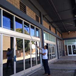 Cleanologie - Washing windows!