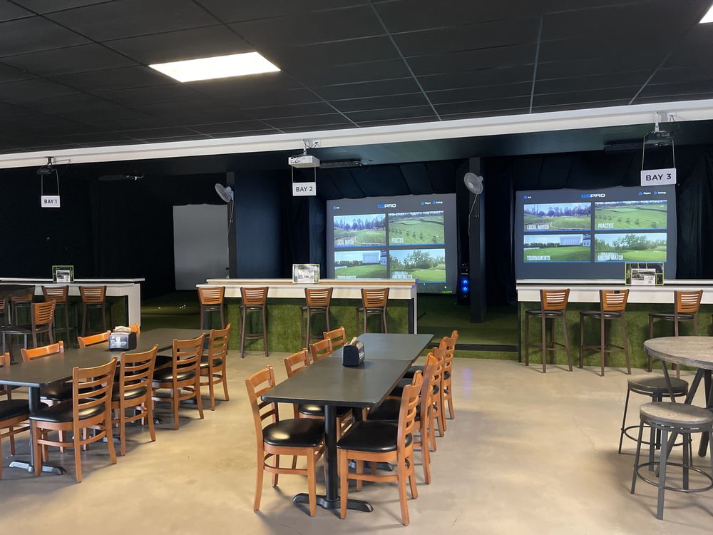 Mulligans Indoor Golf Image