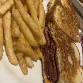 Mainstream Bar & Grill - Reuben - Sports Bars Near Me - Carlsbad, California Mainstream Bar & Grill - Reuben - Sports Bars Near Me - Carlsbad, California