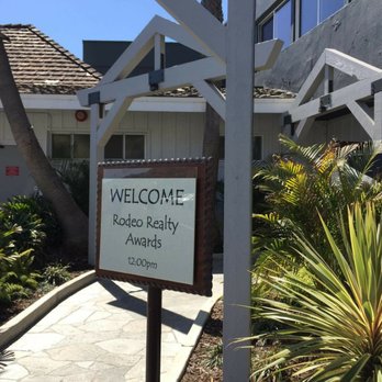 Duke's Malibu - Entrance to the large  banquet room - New American Near Me - Malibu, California