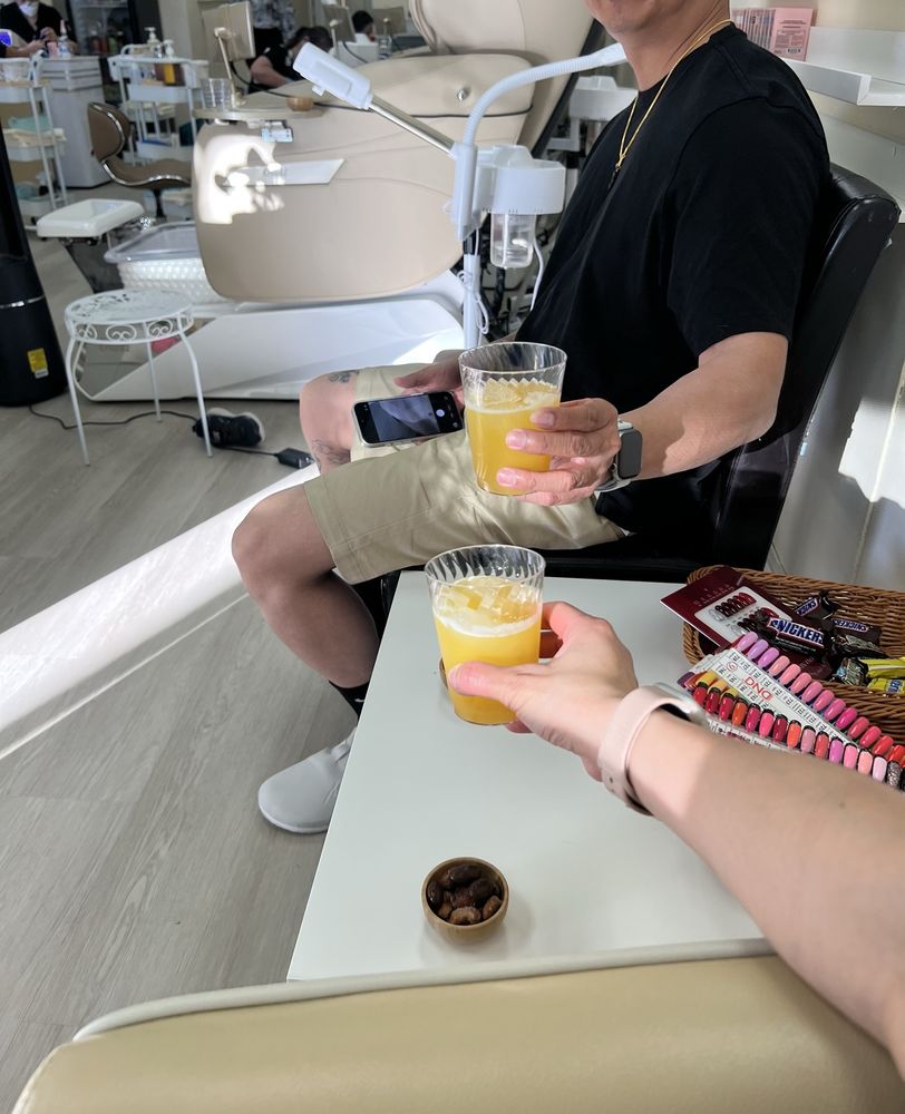 M Jenn Nail & Spa Logo