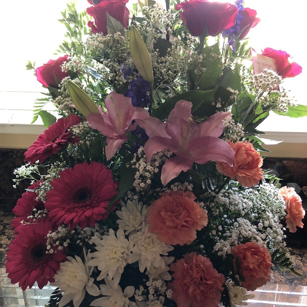 Large Mother's Day floral arrangement Large Mother's Day floral arrangement