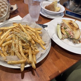 Duckie's Chowder House - Garlic fries & rock crab sandwich melt - Seafood Near Me - Cayucos, California Duckie's Chowder House - Garlic fries & rock crab sandwich melt - Seafood Near Me - Cayucos, California