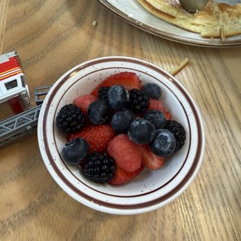 Sweetmilk - fruit bowl - Breakfast & Brunch Near Me - Nashville, Tennessee