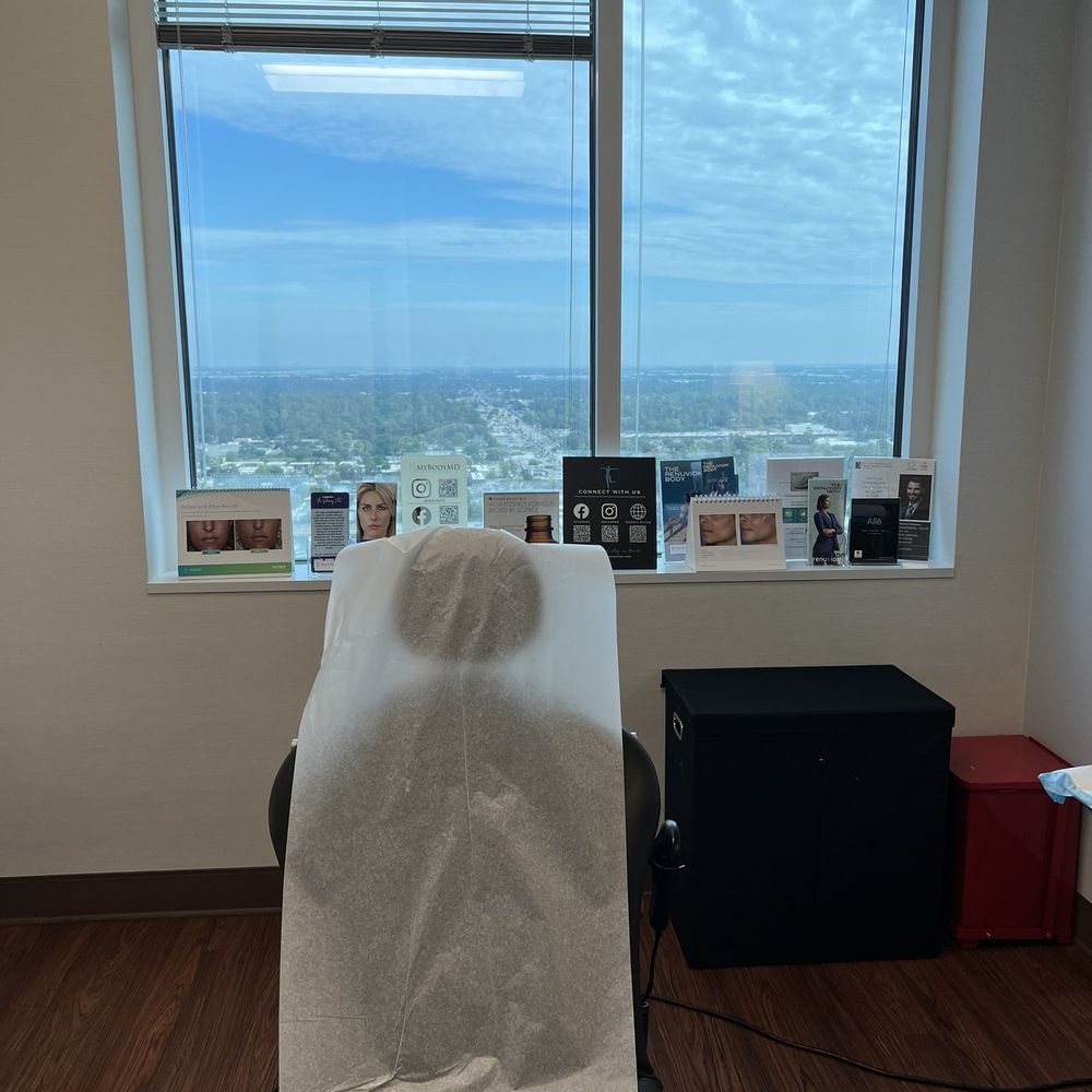 Rafi S Bidros, MD - Protected chair for patient - Plastic Surgeons Near Me - Houston, Texas