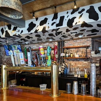Harry's on Main - Bars Near Me - Providence, Rhode Island