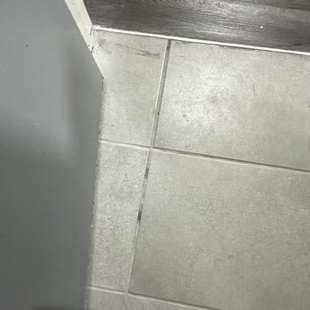 Inn of Uvalde - Dirty floor - Hotels Near Me - Uvalde, Texas Inn of Uvalde - Dirty floor - Hotels Near Me - Uvalde, Texas