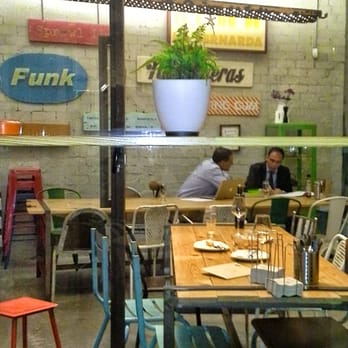 Mercado de Tapinería - Looking inside from the outside - Venues & Event Spaces Near Me - Valencia, V