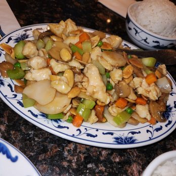 China Bell Restaurant - Almond Chicken - Dinner Size ($13.95) - Chinese Near Me - Grove City, Ohio China Bell Restaurant - Almond Chicken - Dinner Size ($13.95) - Chinese Near Me - Grove City, Ohio
