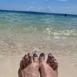 Favis Nail Salon - Perfect beach pedi