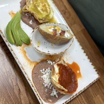 Madres Brunch - Huevos divorciados - Breakfast & Brunch Near Me - Whittier, California