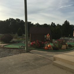 Shipshe Pizza & Mini Golf - Fall is here