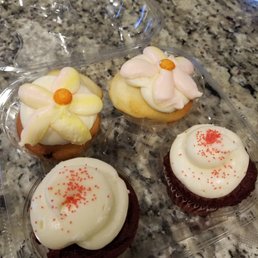 Two red velvet cupcakes... you have to pre order these or get the early. Two vanilla on vanilla cupcakes. So awesome. Two red velvet cupcakes... you have to pre order these or get the early. Two vanilla on vanilla cupcakes. So awesome.